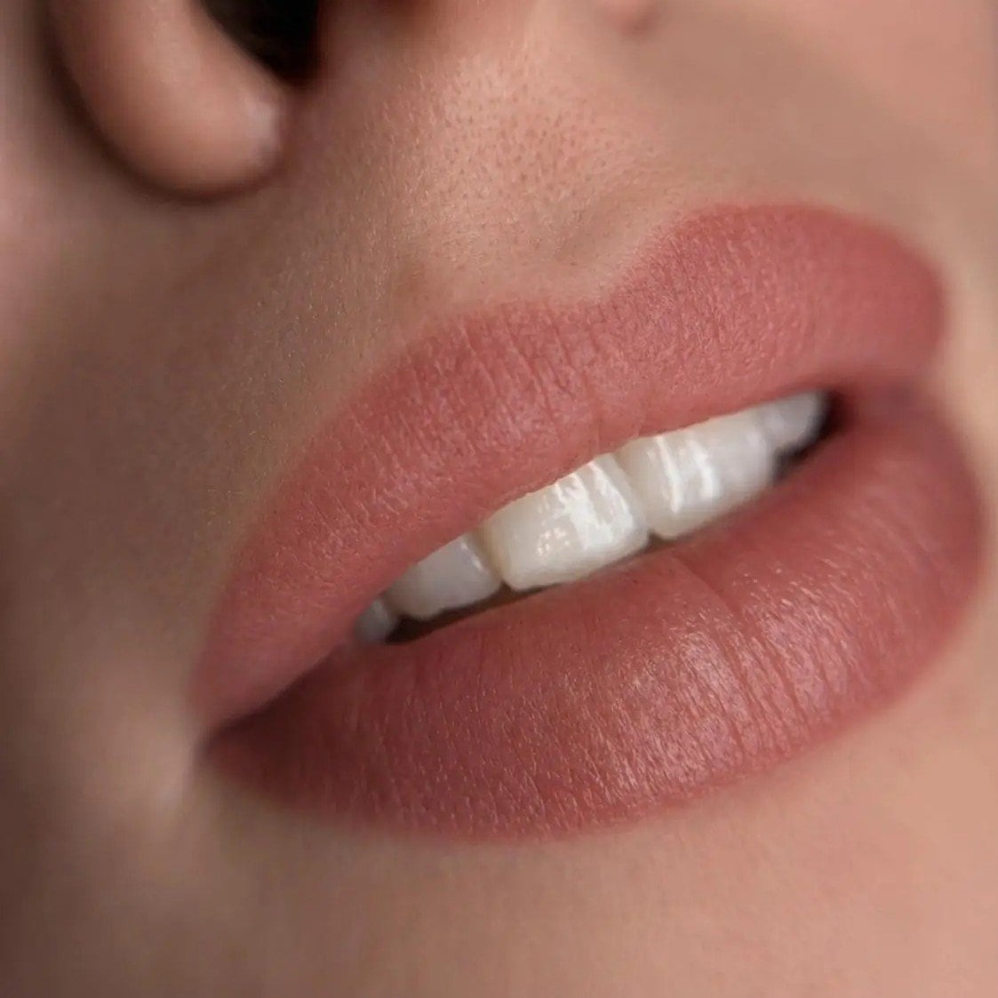 Lippenpigmentierung bei Xenia Frank Salach- sanfte Farbergebnisse Abgeheiltes Lippenpigmentierung Ergebnis mit weicher natürlicher Lippenfarbe