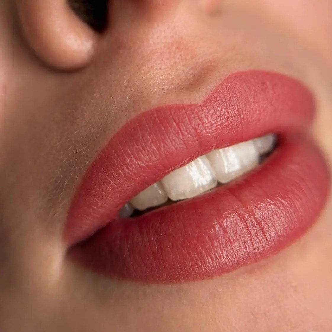 Lippenpigmentierung bei Xenia Frank Salach- sanfte Farbergebnisse Lippenpigmentierung direkt nach der Behandlung mit intensiver Farbe und definierter Lippenkontur