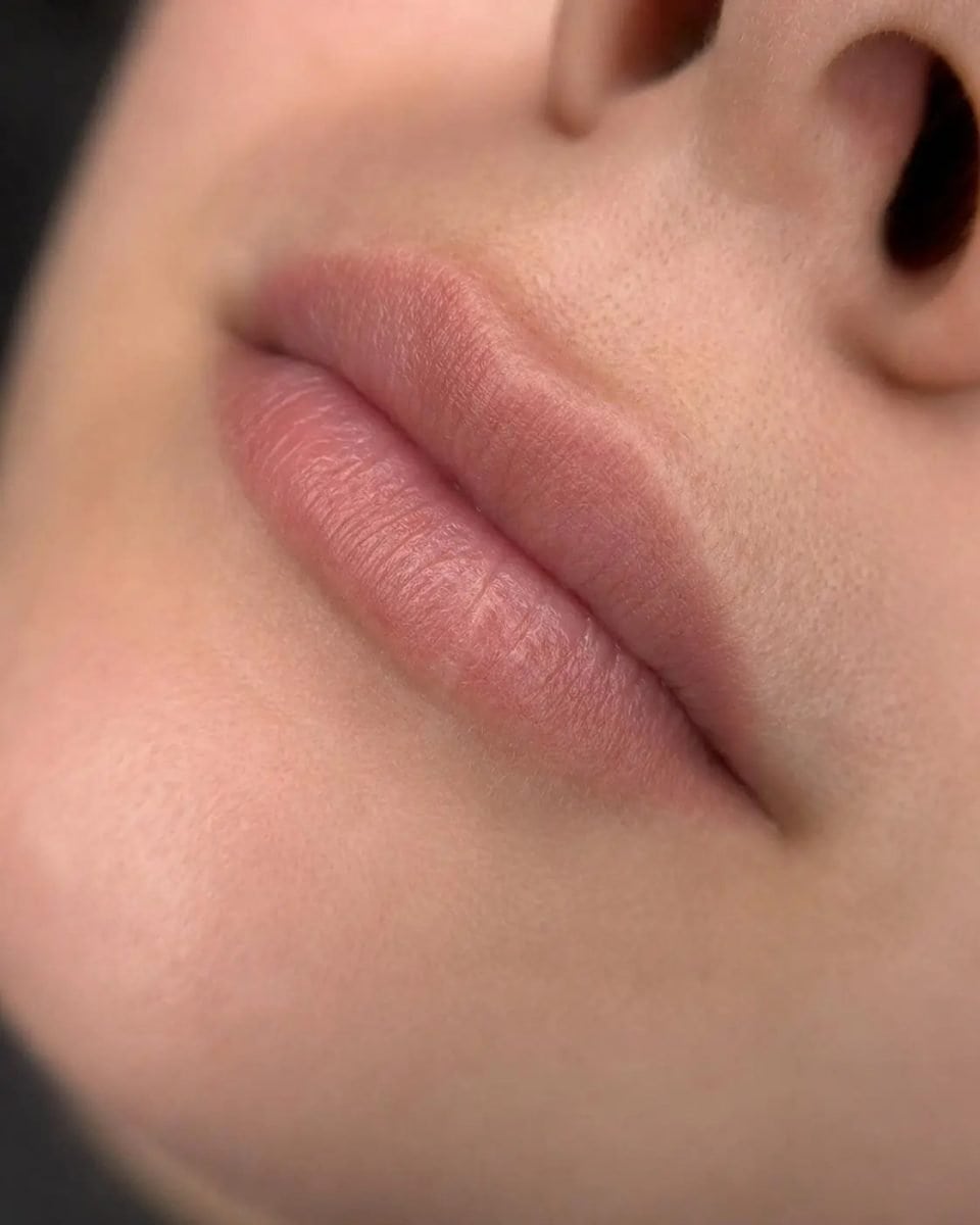 Lippenpigmentierung bei Xenia Frank Salach- sanfte Farbergebnisse Abgeheiltes Ergebnis einer Lippenpigmentierung mit natürlicher Farbwirkung