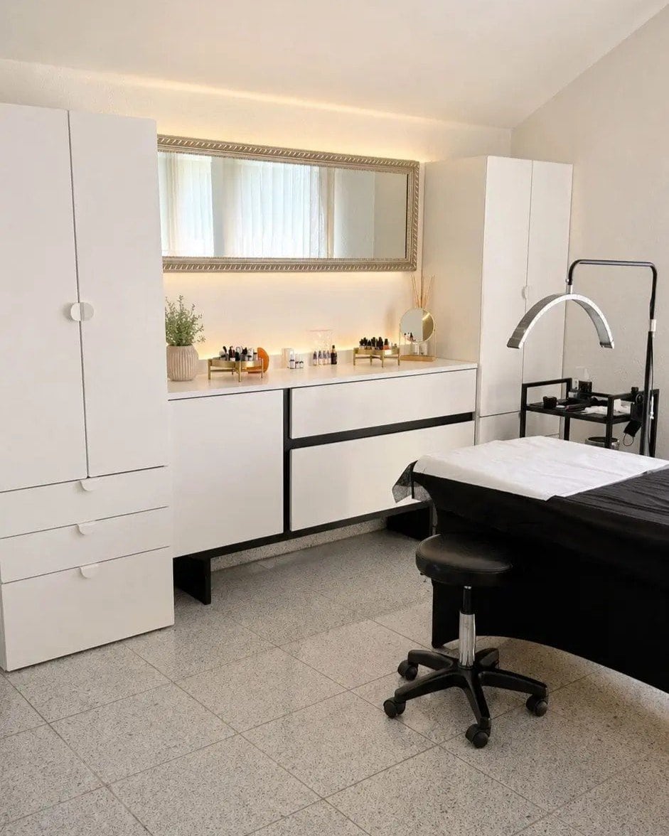 Lippenpigmentierung bei Xenia Frank Salach- sanfte Farbergebnisse Moderner Behandlungsraum für Permanent Make-up in Salach bei Xenia Frank mit Fokus auf Hygiene und Qualität