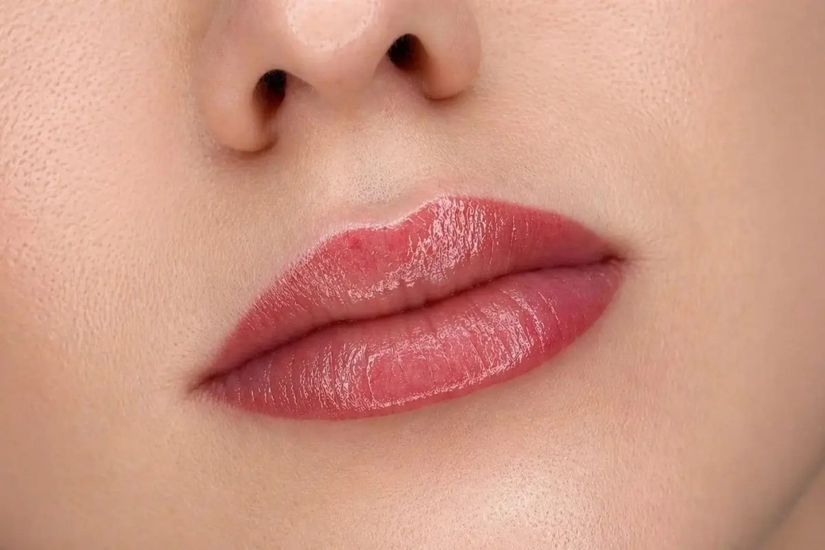 Lippenpigmentierung bei Xenia Frank Salach- sanfte Farbergebnisse Lippenpigmentierung Behandlung für natürliche und gleichmäßige Lippenfarbe