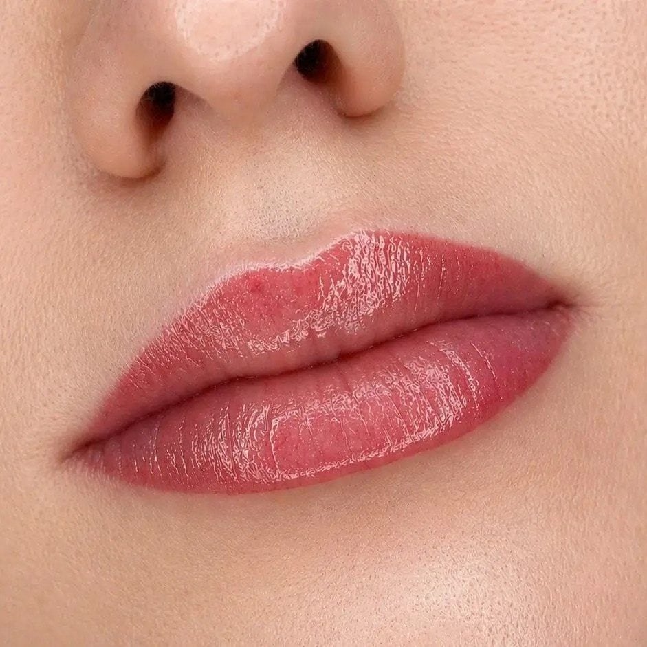 lippenpigmentierung direkt nach behandlung farbe edited | Lippenpigmentierung bei Xenia Frank Salach- sanfte Farbergebnisse%flen Schöne, glänzende Lippen nach Behandlung.